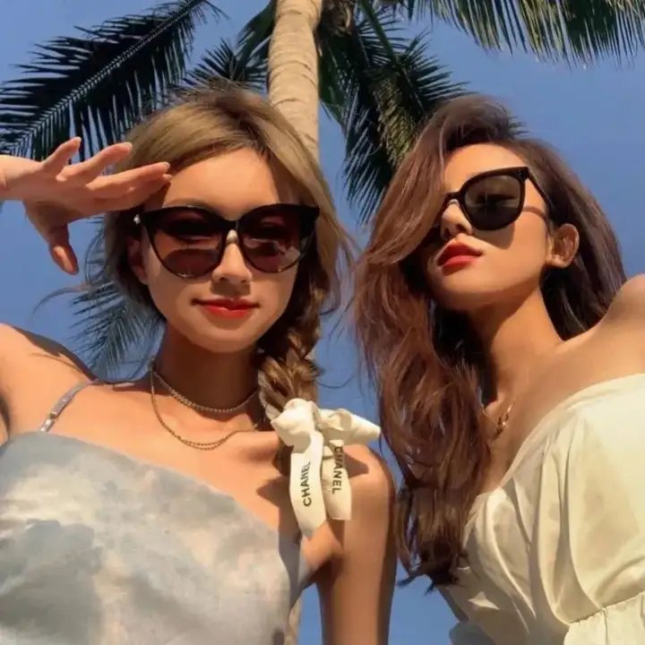 沙滩上的夏娃